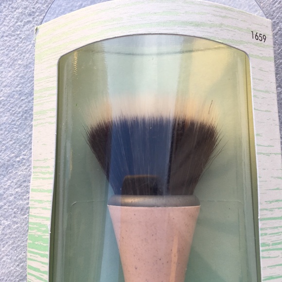 One Eco Tool Makeup Brushes 360 Sensitive Skin - Picture 3 of 3
